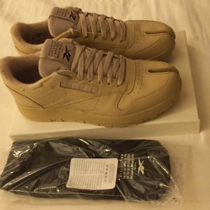 Maison MARGIELA x Reebok Classics Tabi Bei…